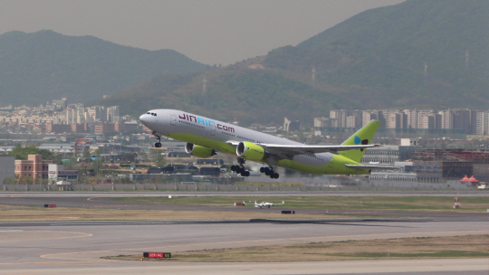 이번에 신규 도입한 22호기(B777-200ER)와 동일한 기종인 기존 보유 B777-200ER 항공기. 사진제공=진에어