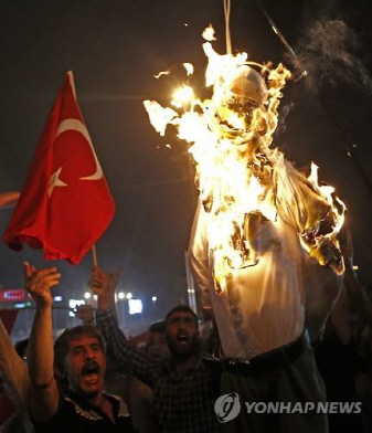 국제신용평가사 무디스는 쿠데타로 인해 터키의 국가신용등급을 내릴 수 있다고 경고했다./출처=연합뉴스