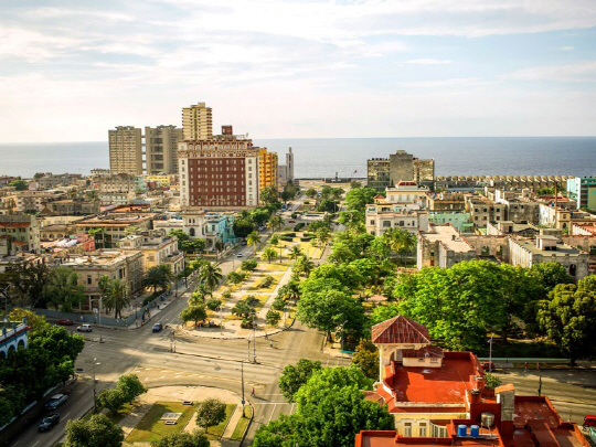 쿠바 렌털 하우스 중 한 곳에서 바라본 아바나 풍경. 에어비앤비에 등록돼 있는 이 숙소는 쿠바 정부의 규제를 받는다.