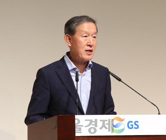 허창수 GS그룹 회장이 20일 서울 논현로 GS타워에서 열린 3·4분기 임원모임에서 기업 혁신의 중요성에 대해 설명하고 있다. /사진제공=GS그룹