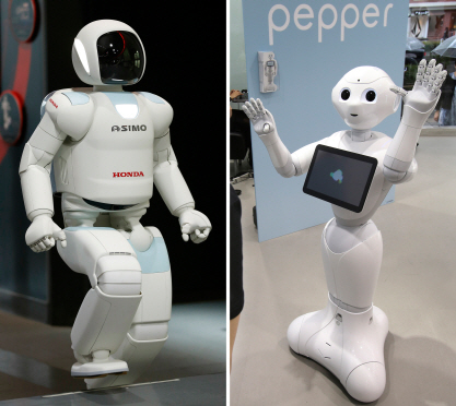 혼다의 걸어다니는 로봇 아사모(좌측)와 소프트뱅크의 감정인식 로봇 페퍼/AP연합뉴스