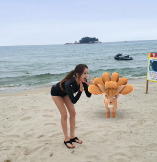 예정화, 해변에서 포켓몬GO 삼매경…“촬영왔다 실컷 잡고 감. 안뇽”