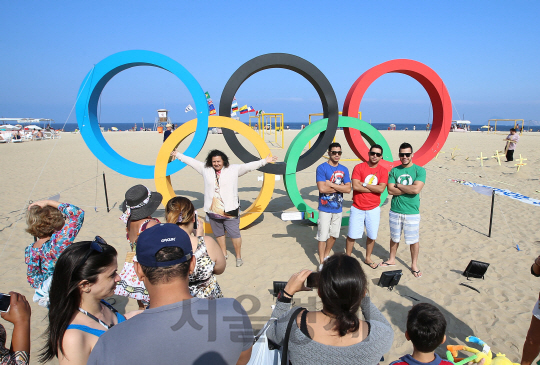 브라질 리우는 벌써 올림픽 열기 '후끈'