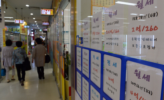 정부가 월세 급등과 임대공급 축소 등을 우려해 연 2,000만원 이하 임대소득에 대한 비과세를 2년 연장하기로 했다. /서울경제DB