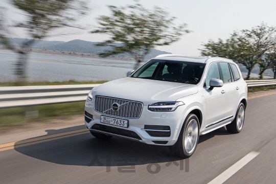 [시승기] 럭셔리 SUV 새 기준 제시 '볼보 올 뉴 XC90'...완성도 높은 자율주행에 탄성