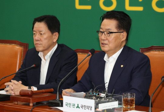 국민의당 박지원 비대위원장이 29일 오전 국회에서 열린 비상대책위원회의에서 발언하고 있다. /연합뉴스