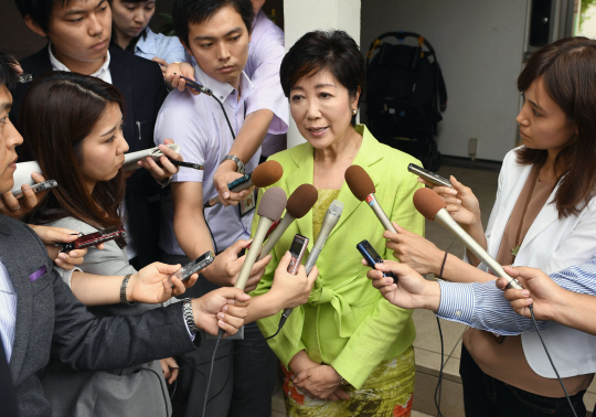 고이케 유리코(小池百合子·64·여) 중의원이 6일 오후 도쿄도지사 선거에 당의 지원이 없더라도 독자 출마하겠다고 선언하고 있다. /자료=연합뉴스