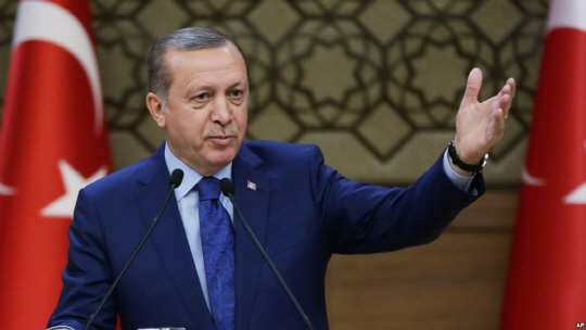 쿠데타 후 유럽과 본격적으로 반목하기 시작한 레제프 타이이프 에르도안 터키 대통령./출처=AP통신