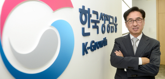 [CEO&스토리] 이동춘 한국성장금융 대표 '기업 살리는 매력에 빠지면 자본시장 떠날 수  없어요'