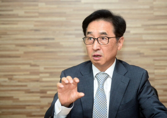 [CEO&스토리] 이동춘 한국성장금융 대표 '기업 살리는 매력에 빠지면 자본시장 떠날 수  없어요'