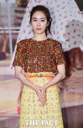 배우 유인나가 중국의 한류 보복으로 인해 촬영 중인 중국 드라마에서 하차당했다는 루머를 부정했다 /더팩트