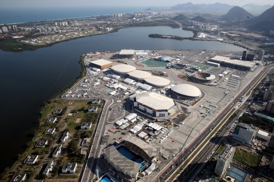 1일 오후 (현지시간) 브라질 리우데자네이루 바하 상공에서 바라본 올림픽 파크 경기장들의 모습./리우데자네이루=올림픽사진공동취재단