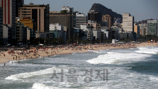 브라질 리우올림픽 개막을 4일 앞둔 1일(현지시간) 리우데자네이루 코파카바나 해변이 관광객들로 붐비고 있다. /리우=올림픽사진공동취재단