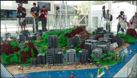 장난감 회사 ‘레고’가 1년에 걸쳐 제작한 리우데자네이루 미니어처를 올림픽 기념 선물로 기증하기로 했다. /출처=가디언 영상 캡쳐