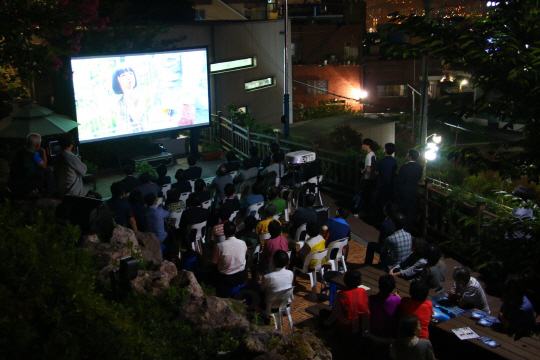 르노삼성자동차가 후원하는 부산 산복도로 옥상달빛극장 모습/사진제공=르노삼성차