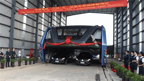 중국이 자체 개발한 ‘공중버스’가 시범운행을 시작했다. /연합뉴스