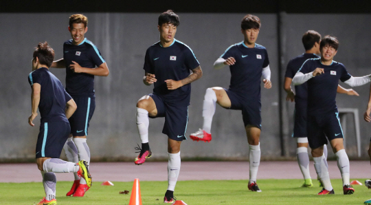 2016년 리우올림픽 남자축구 손흥민, 석현준 등 선수들이 3일 오후(현지시간) 브라질 살바도르 피투아쿠 경기장(Pituacu stadium)에서  피지컬 셔킷 트레이닝을 하고 있다. /살바도르=올림픽사진공동취재단