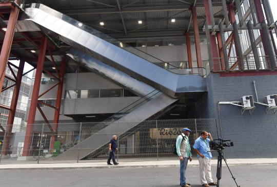 2016 리우올림픽을 하루 앞둔 4일(현지시간) 브라질 리우데자네이루 바하 IBC 건물에 공사가 완성되지 않은듯 에스컬레이터가 보이고 있다. /리우데자네이루=올림픽사진공동취재단