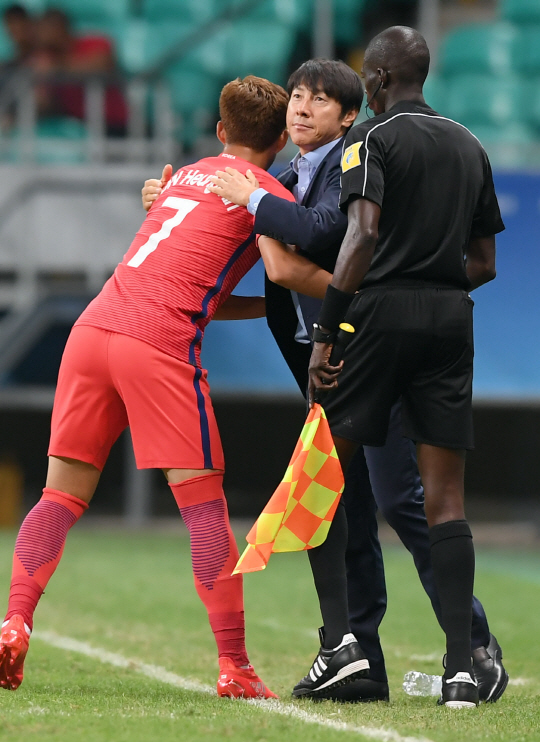 4일 오후(현지시간) 브라질 사우바도르 폰치노바 아레나에서 열린 2016리우올림픽 남자축구 조별리그 C조 1차전 한국과 피지의 경기에서 대한민국의 손흥민(7번)이 페널티킥을 성공 시킨뒤 세리머니를 하고 있다. /사우바도르=올림픽사진공동취재단