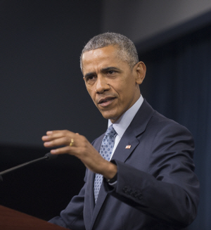 버락 오바마 미국 대통령이 4일(현지시간) 버지니아주 펜타곤에서 기자회견을 하고 있다./UPI연합뉴스