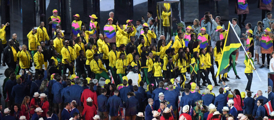 사상 최초로 남미 대륙에서 열리는 2016 리우데자네이루 올림픽이 5일 오후(현지시간) 브라질 리우데자네이루의 마라카낭 주경기장에서 막을 올렸다. 자메이카 선수단이 입장하고 있다.
/리우데자네이루=올림픽사진공동취재단