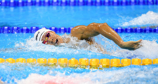 400M 자유형에 출전한 박태환 선수가 6일 오후(현지시간) 브라질 리우데자네이루 바하 올림픽 수영장에서 힘찬 질주를 하고 있다./리우데자네이루=올림픽사진공동취재단