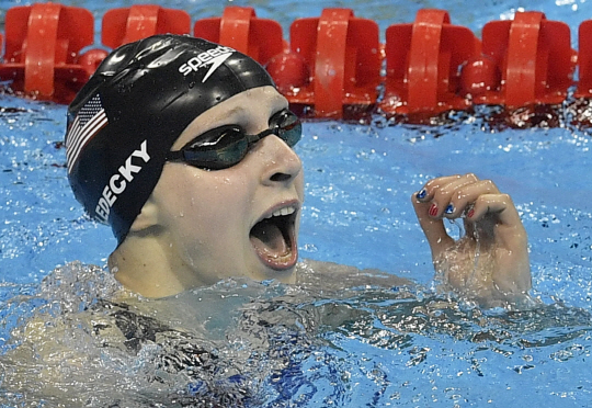 미국의 케이티 레데키가 2016 리우올림픽 수영 여자 자유형 400m에서 세계 신기록을 수립하며 금메달을 차지했다. /연합뉴스