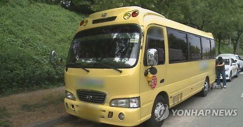 폭염 속에 통학버스에 탄 어린이를 방치한 유치원에 대해 교육청이 폐원까지 검토 중이다 /연합뉴스