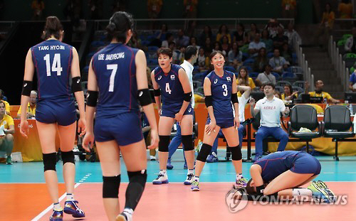 한국 여자배구대표팀이 리우올림픽 조별예선 A조 2차전에서 러시아에 1-3으로 패했다./출처=연합뉴스