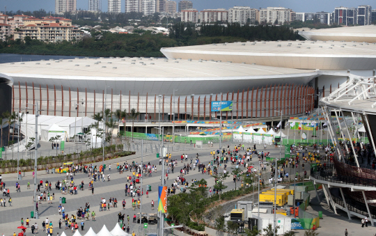 8일 오후(현지시간) 브라질 리우데자네이루 바하지역 올림픽 경기장에 많은 사람들이 경기를 관람하기 위해 이동하고 있다. /리우데자네이루=올림픽사진공동취재단