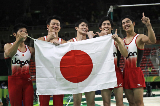 일본이 2016 리우올림픽 남자 기계체조 단체전에서 금메달을 획득했다. /연합뉴스