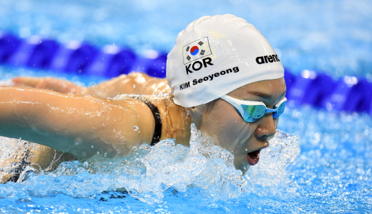 김서영이 8일 오후(현지시간) 브라질 리우데자네이루 바하 올림픽 수영경기장에서 열린 200m 개인혼영 준결승 경기에서 역영을 펼치고 있다. /리우데자네이루=올림픽사진공동취재단