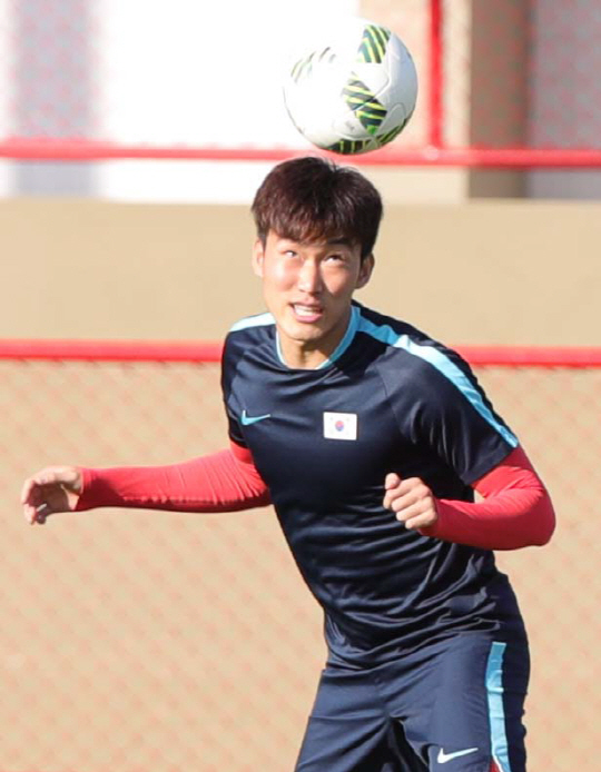 2016년 리우올림픽 한국남자축구대표 장현수가 9일 오후(현지시간) 브라질 브라질리아 Fireman Physical Training Centre(소방관 피지컬 트레이닝센터)에서 멕시코전을 앞두고 훈련에 열중하고 있다. /브라질리아=올림픽사진공동취재단