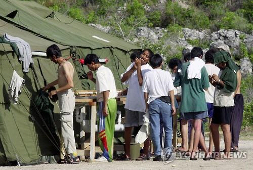 호주의 난민 캠프에서 발생한 인권유린사례를 담은 보고서가 폭로됐다 /연합뉴스