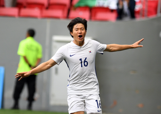 한국축구대표 권창훈이 10일 오후(현지시간) 2016년 리우올림픽 남자축구 C조 3차전 멕시코전이 열린 브라질 브라질리아 마네 가린샤 경기장에서 후반전 골을 넣은 후 환호하고 있다./브라질리아=올림픽사진공동취재단