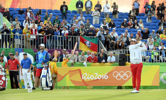 안병훈 선수가 11일(현지시간) 브라질 리우데자네이루 바하 올림픽 골프코스에서 열린 남자골프 1라운드에서 티샷을 하고 있다./리우데자네이루=이호재기자