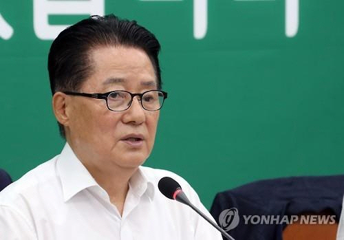 국민의당 박지원 비대위원장이 새누리당 이정현 대표를 겨냥한 발언을 했다 /연합뉴스
