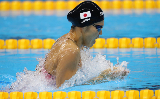 일본의 카네토 리에가 2016 리우올림픽 수영 여자 평영 200m에서 금메달을 차지했다. /연합뉴스