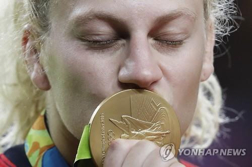 리우올림픽에서 금메달로 2연패를 달성한 미국 유도 선수 해리슨의 수상 소감이 화제다 /연합뉴스
