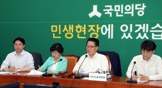 박지원 국민의당 비상대책위원장 겸 원내대표가 12일 오전 국회에서 열린 제16차 비상대책위회의에서 발언하고 있다./연합뉴스