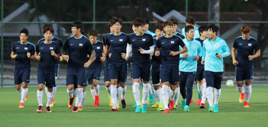 2016년 리우올림픽 한국남자축구대표 손흥민 등 선수들이 12일 오후(현지시간) 브라질 벨루오리존치 SESC Venda Nova 경기장에서 8강전 온두라스전을 앞두고 야간 훈련에 열중하고 있다./벨루오리존치=올림픽사진공동취재단