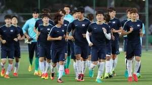 2016년 리우올림픽 한국남자축구대표팀이 13일(한국시간) 브라질 벨루오리존치 세스크 벤다노바 경기장에서 8강전 온두라스전을 앞두고 야간 훈련에 집중하고 있다./ 벨루오리존치=올림픽사진공동취재단 I/