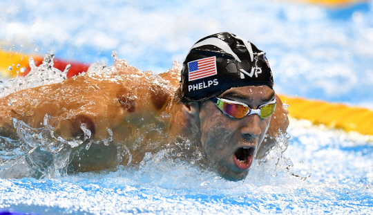 미국 펠프스가 혼계영 400m에서 우승하며 리우올림픽 5관왕에 올랐다./리우데자네이루=올림픽사진공동취재단