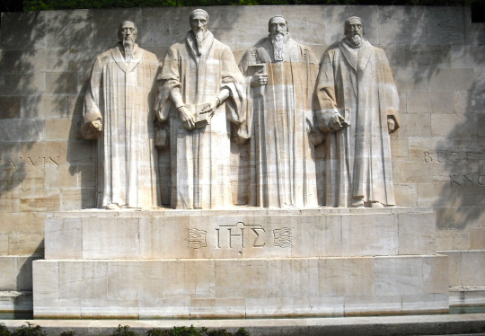 폴 란도프스키의 대표작 중 하나인 스위스 제네바 소재의 ‘종교개혁의 벽’의 조각상. /제네바=조상인기자