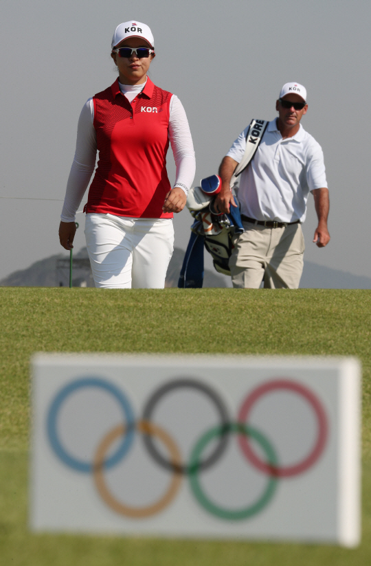 여자골프 김세영이 15일(현지시간) 브라질 리우데자네이루 바하 올림픽 골프코스에서 연습라운딩을 하고 있다./리우데자네이루=올림픽사진공동취재단