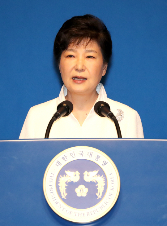 박근혜 대통령이 지난 15일 세종문화회관에서 열린 제71주년 광복절 경축식에서 경축사를 하고 있다./연합뉴스