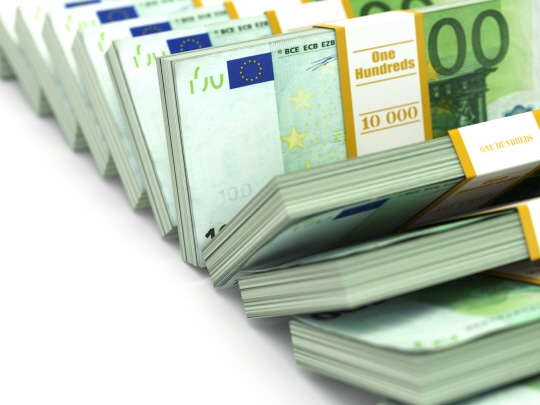 유럽은행들이 마이너스 금리에 부과금을 절약하기 위해 자체금고에 현금을 보관하고 있어 주목된다. /출처=이미지투데이