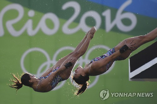 브라질의 싱크로 다이빙 듀오./출처=연합뉴스