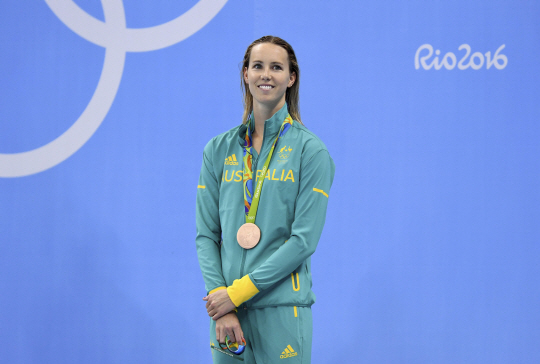 2016 리우올림픽 수영 여자 400m 계영 금메달리스트 엠마 맥컨을 포함한 호주 수영 대표팀 선수 2명이 선수촌을 무단으로 이탈하는 등 선수촌 규정을 위반해 올림픽 폐회식 참석 금지 등의 징계를 받았다. /연합뉴스
