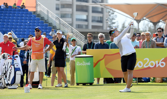 양희영 선수가 18일(현지시각) 브라질 리우데자네이루 바하 올림픽 골프코스에서 열린 여자골프 3라운드 1번홀 티샷을 하고 있다./리우데자네이루=이호재기자